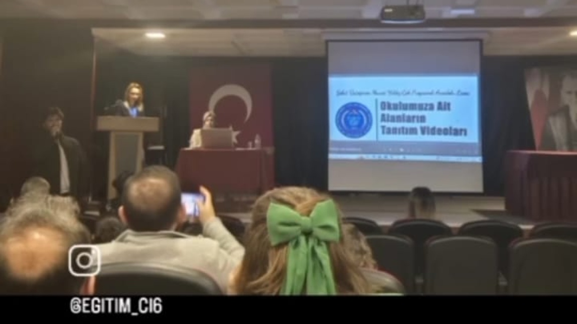 OKULUMUZ MÜDÜR YARDIMCISI GÖKMEN GERS OKULUMUZ BÖLÜM TANITIM  SUNUMU YAPTI